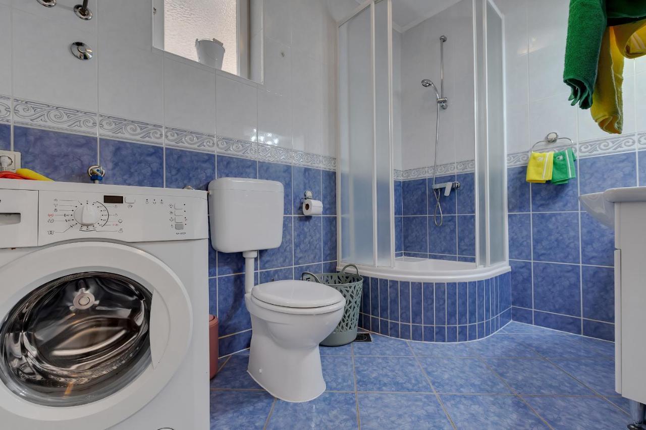 Apartma Anika *
